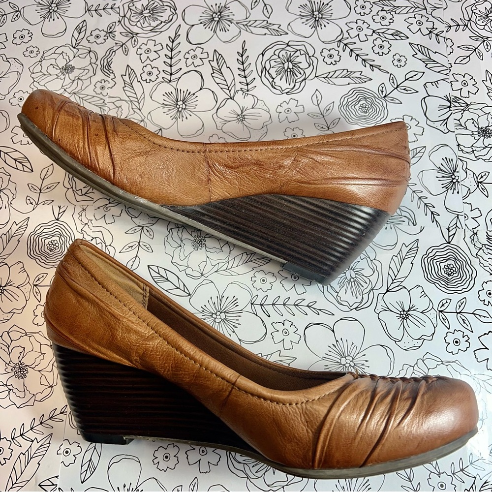 Women’s Bare Traps Wedge Shoes sz 10 Brown Braided Detail Round Toe